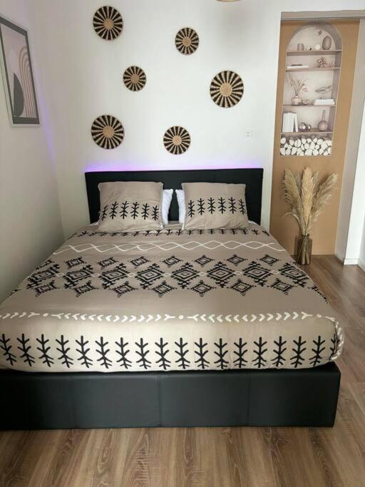 A&M Games And Spa Charleville-Mezieres Ngoại thất bức ảnh